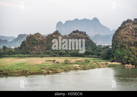 Mont Zwegabin, Hpa An, l'Etat de Kayin (Karen), le Myanmar (Birmanie) Banque D'Images