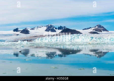 Dans glacier Lilliehook fjord Lilliehook, une direction générale de l'île de Spitsbergen, Fjord, archipel du Svalbard, Norvège, de l'Arctique Banque D'Images