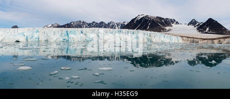 Dans glacier Lilliehook fjord Lilliehook, une direction générale de l'île de Spitsbergen, Fjord, archipel du Svalbard, Norvège, de l'Arctique Banque D'Images