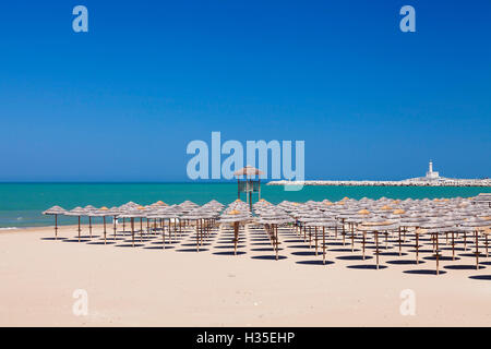 Vue sur la plage de Spiaggia di San Lorenzo au phare, Vieste, Gargano, Province de Foggia, Pouilles, Italie Banque D'Images
