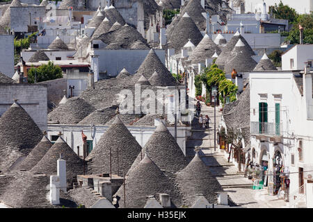 Trulli, maisons traditionnelles, Rione Monti, Alberobello, l'UNESCO, la Vallée d'Itria, district de Bari, Pouilles, Italie Banque D'Images