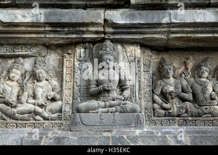 Sculptures hindoues sur les temples de Prambanan, l'UNESCO, à proximité de Yogyakarta, Java, Indonésie Banque D'Images