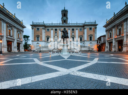 Piazza del Campidoglio où divinités romaines ont été félicités et aujourd'hui siège du gouvernement, Rome, Latium, Italie Banque D'Images