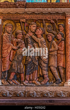 La cathédrale de Modène Italie Emilie Romagne - Intérieur - maîtres Campionesi Pontile - baiser de Judas et Peter qui se coupe l'oreille au serviteur 1180 Banque D'Images