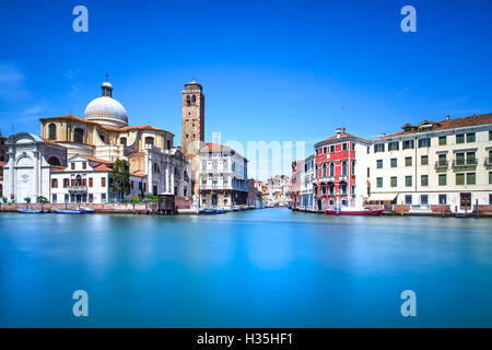 Grand Canal de Venise, l'église San Geremia vue. L'Italie, l'Europe. Photos à longue exposition. Banque D'Images