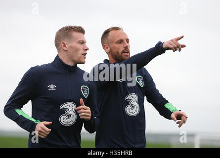 République d'Irlande, James McClean (à gauche) et Christian Auclair David au cours de la séance de formation au Centre National de Formation de la FAI, Dublin. Banque D'Images