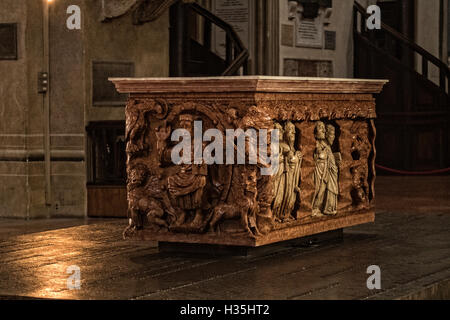 Italie Emilie Romagne Parme la Piazza Duomo la cathédrale , intérieur autel Banque D'Images