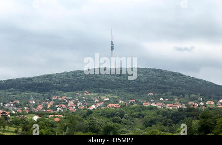 L'Avala tour de télécommunications, sur le Mont Avala, en dehors de Belgrade, Serbie. Détruit par les bombardements de l'OTAN en 1999, sa Banque D'Images