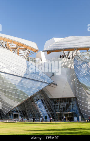 Fondation Louis Vuitton, Bois de Boulogne, Paris, France. Vue générale du Jardin d' acclimatation. Banque D'Images