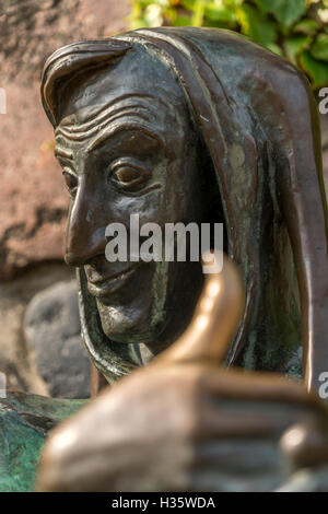 Le pouce de l'Till l'Espiègle statue sur la fontaine dans l'Espiègle Mölln, Schleswig-Holstein, Allemagne, Europe Banque D'Images