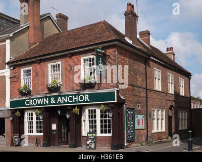 Crown & Anchor Public House, High Street, Winchester, Hampshire, Royaume-Uni Banque D'Images