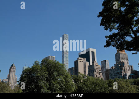 L'incroyable 432 Park Avenue vue depuis Central Park, Manhattan, New York City, New York, États-Unis (août 2016). Banque D'Images