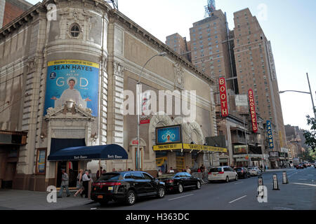 Le stand Broadway Theatre montrant Sean Hayes dans 'un acte de Dieu', West 45th Street, Manhattan, New York, United States. Banque D'Images