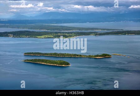 USA ; Washington ; îles San Juan ; Orcas Island ; voir à l'est de la montagne de Constitution à l'égard des îles et continent lointain. Banque D'Images