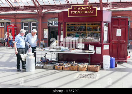 Kidderminster Town Station à Worcester, un emplacement de vente au détail, du musée et de la gare de nostalgie. Banque D'Images