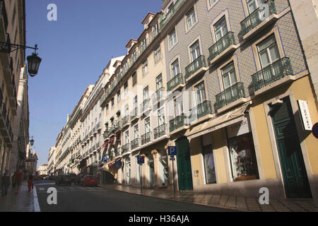 Rua Garrett principale rue commerçante de quartier du Chiado Lisbonne Portugal Banque D'Images