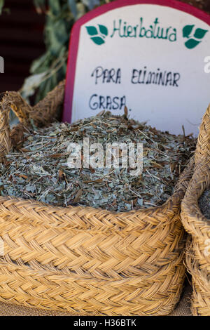 Santé, de l'osier bourré d'herbes curatives médicinales Banque D'Images