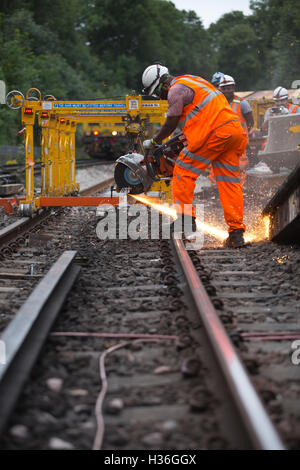 Métro de Londres des ingénieurs qui travaillent sur la voie du Nord, remplacement des rails du métro de Londres, London, UK Banque D'Images