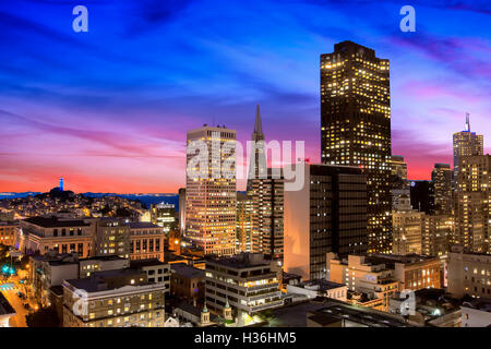 Quartier d'affaires de nuit à San Francisco Banque D'Images