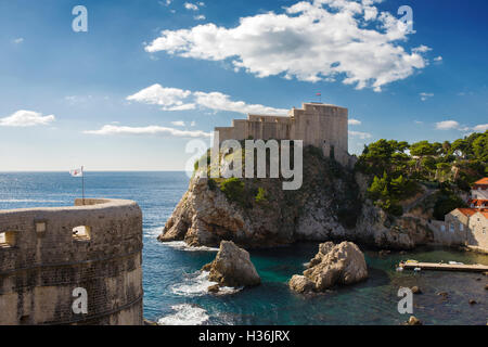 Fort Lovrijenac et Fort Bokar gardant les approches du nord de la ville, des murs de la ville, Dubrovnik, Croatie Banque D'Images