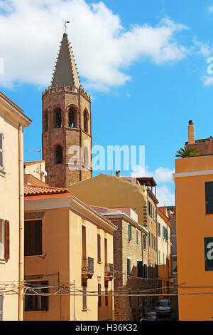 Vieille ville d'Alghero et la cathédrale St Mary, Sardaigne, Italie Banque D'Images