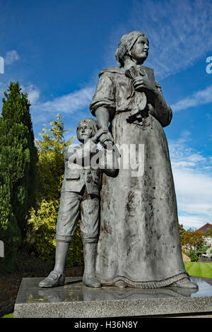 Statue de Jean Armour, épouse du poète Robert Burns, dans la région de Dumfries, en Écosse. Banque D'Images