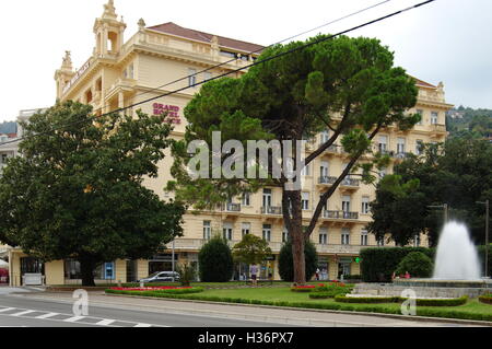 Opatija, Croatie, le 15 septembre 2016 : La rue principale. La ville sur la péninsule d'Istrie, situé sur le golfe de Kvarner. Banque D'Images