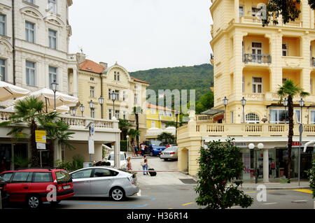 Opatija, Croatie, le 15 septembre 2016 : La rue principale. La ville sur la péninsule d'Istrie, situé sur le golfe de Kvarner. Banque D'Images