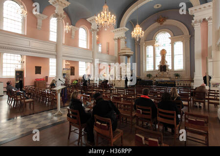 La vue de l'intérieur de la chapelle Saint Paul historique avec le mémorial des victimes des attaques du 11 septembre.New York City.USA Banque D'Images