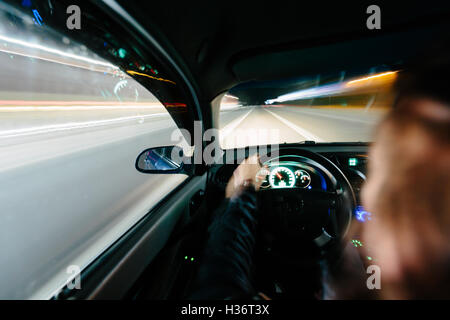 La conduite de nuit. Banque D'Images