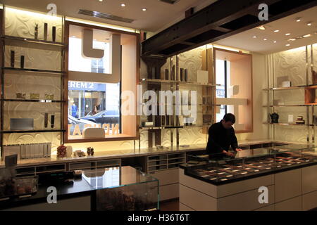 La vue de l'intérieur de la Chocolaterie de Jacques Genin la chocolaterie de Jacques Genin dans quartier du Marais.paris.France Banque D'Images