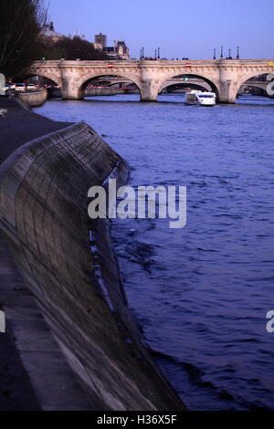 Vue de nuit Pont Neuf pont sur Seine.Paris,France Banque D'Images