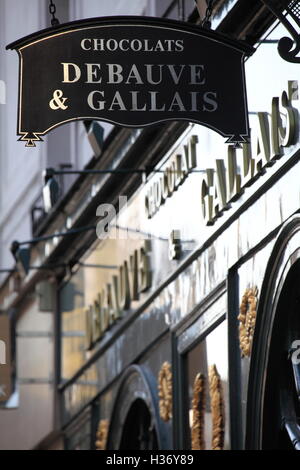 Le magasin signe de Debauve & Gallais le fournisseur officiel du chocolat français rois Louis XVIII, Charles X à Paris.France Banque D'Images