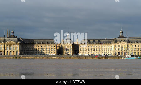 Vue sur la Garonne, à partir de Stalingrad Banque D'Images