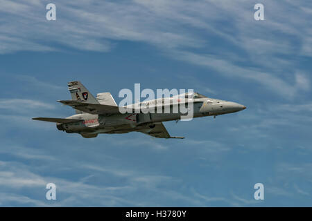 New Windsor, ny - septembre 3, 2016 : l'évolution de f 18 Hornet à partir de l'aéroport international de Stewart au cours de l'Airshow de new york Banque D'Images