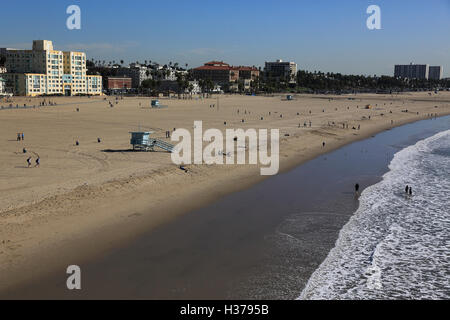 Vue sur la plage de Santa Monica de la jetée de Santa Monica Santa Monica.,California,USA Banque D'Images