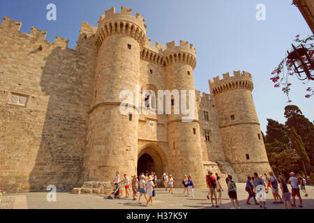 Entrée du palais du Grand Maître de Rhodes, l'île de Rhodes, Dodécanèse, Grèce. Banque D'Images