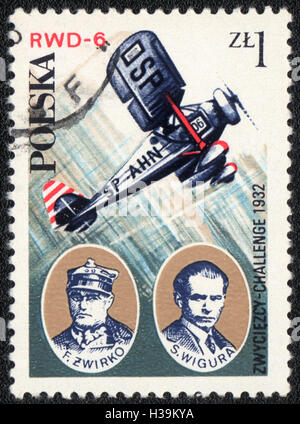 Un timbre-poste imprimé en Pologne à partir de l'histoire de l'Aviation et '50e anniversaire de Polish Aero Club', vers 1982 Banque D'Images
