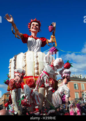 La Reine du Carnaval de flottement à Nice pour le 130e anniversaire en 2014 Banque D'Images