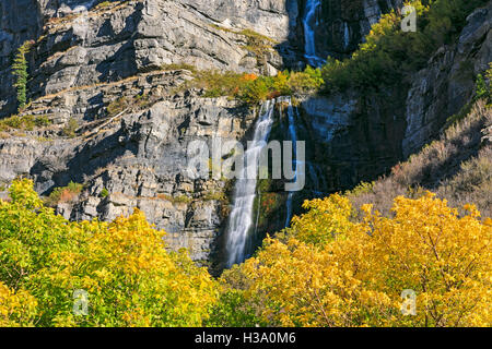 C'est une vue de l'automne de couleurs à Bridal Veil Falls à Provo Canyon, Utah, USA Banque D'Images