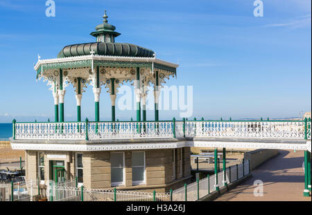 Le kiosque à Brighton, sur le front de mer après restauration, à Brighton, East Sussex, Angleterre, Royaume-Uni. Banque D'Images