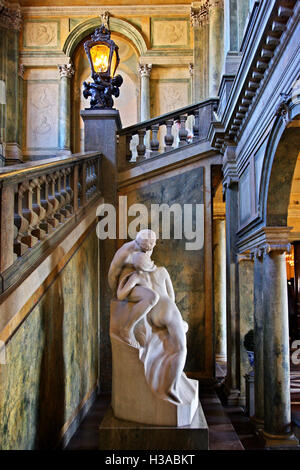 Bel escalier dans le Palais Royal (Kungliga Slottet), à Gamla Stan (la vieille ville), Stockholm, Suède. Banque D'Images