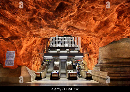 L'impressionnant métro Radhuset (Tunnelbana), Stockholm, Suède. Banque D'Images