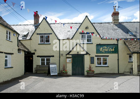 La Royal Oak house public en Afrique du Cerney, Gloucestershire, Royaume-Uni Banque D'Images