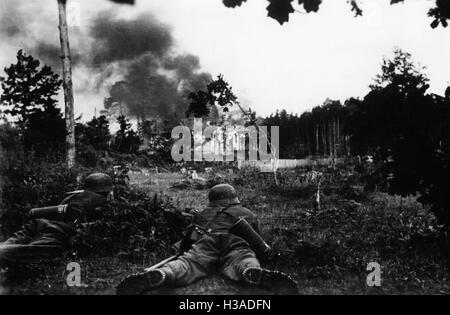 Des troupes de montagne allemandes au cours d'une bataille sur le front de l'Est, 1941 Banque D'Images