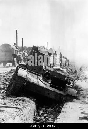 Soviet tank abattu sur le front de l'Est, 1941 Banque D'Images