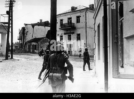 Détachement d'assaut de la Wehrmacht en combat sur le front de l'Est, 1941 Banque D'Images