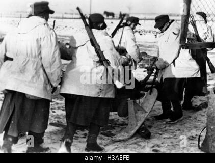 Des soldats de la Volkssturm pendant les combats dans l'Est de la Prusse, 1944 Banque D'Images