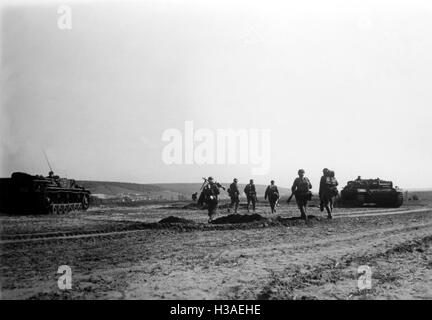 Les fantassins allemands pendant l'offensive vers Stalingrad, Juin 1942 Banque D'Images