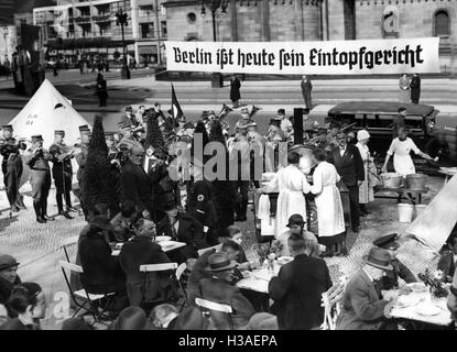 WHW un pot à Berlin, 1935 Banque D'Images